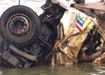 അര്‍ജുന്‍റെ ലോറി കണ്ടെത്തി ; ലോറിയുടെ ക്യാബിനുള്ളില്‍ മൃതദേഹം