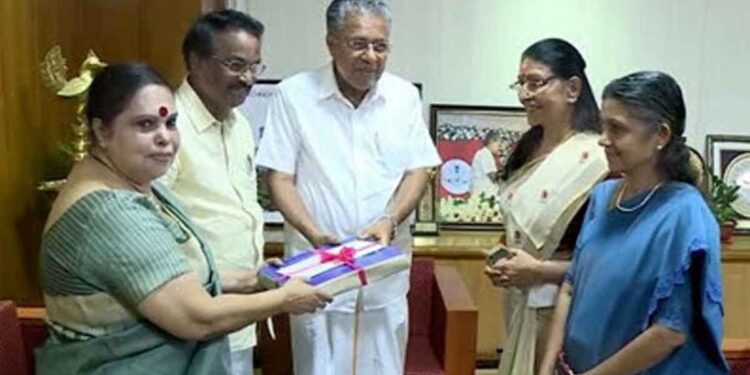 ഹേമ കമ്മിറ്റി റിപ്പോര്‍ട്ട് : വനിത ജഡ്ജിമാരടങ്ങുന്ന പ്രത്യേക ബെഞ്ച് രൂപീകരിച്ച് ഹൈക്കോടതി