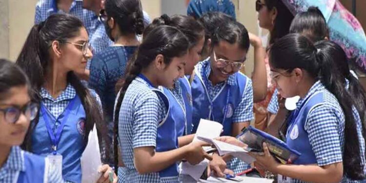 സിബിഎസ്ഇ 10, 12 പരീക്ഷാ കേന്ദ്രങ്ങളിൽ സിസിടിവി നിർബന്ധം