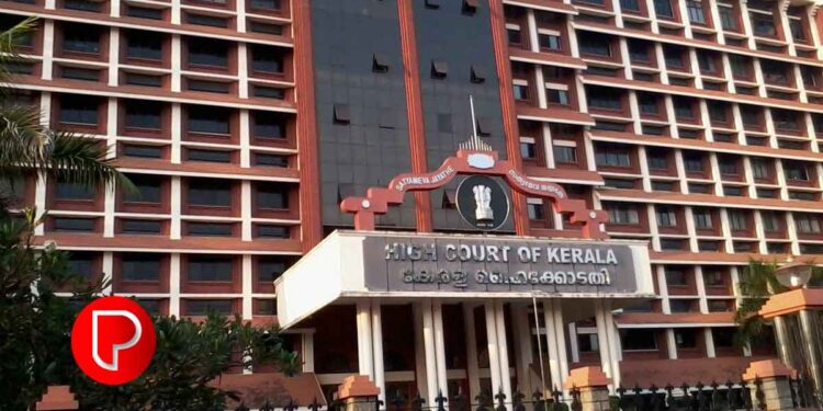 നടിയെ ആക്രമിച്ച കേസ്; മെമ്മറി കാർഡ് ചോർന്നതിൽ അന്വേഷണ റിപ്പോർട്ട് റദ്ദാക്കണമെന്നാവശ്യപ്പെട്ട് അതിജീവിത നൽകിയ ഹരജി ഹൈക്കോടതി തളളി