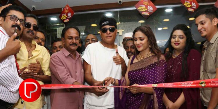 ബോബി ചെമ്മണൂര്‍ ഇന്റര്‍നാഷണല്‍ ജ്വല്ലേഴ്‌സിന്റെ പുതിയ ഷോറൂം ഷൊര്‍ണൂരില്‍ പ്രവര്‍ത്തനമാരംഭിച്ചു