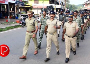 കോടഞ്ചേരിയിൽ പോലീസ് റൂട്ട് മാർച്ച് നടത്തി