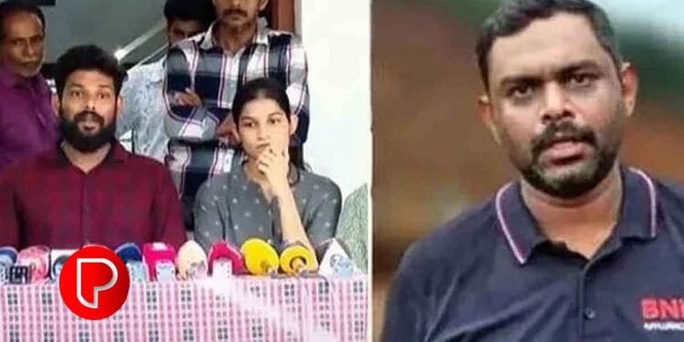 മനാഫിനെതിരെ അർജുന്റെ കുടുംബം; ‘75000 ശമ്പളമുണ്ടെന്ന് തെറ്റായി പറഞ്ഞുപരത്തുന്നു’; മനാഫ് വൈകാരികത ചൂഷണം ചെയ്യുന്നെന്ന് അർജുന്റെ കുടുംബം