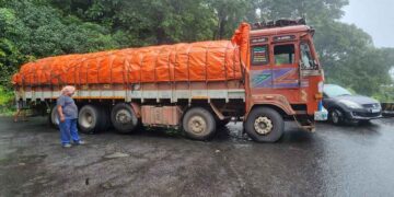 താമരശ്ശേരി ചുരത്തിൽ ഗതാഗത തടസ്സം