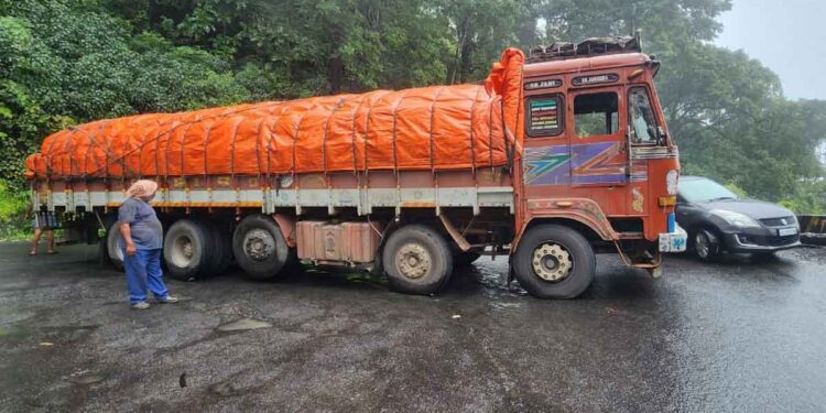 താമരശ്ശേരി ചുരത്തിൽ ഗതാഗത തടസ്സം