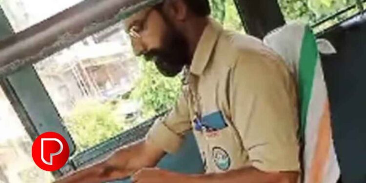 ബസ് ഓടിക്കുന്നതിനിടെ മൊബൈൽ ഉപയോഗിച്ചു; തിരുവമ്പാടി സ്വദേശിയായ കെഎസ്ആർടിസി ഡ്രൈവറുടെ ലൈസൻസ് സസ്പെൻഡ് ചെയ്തു