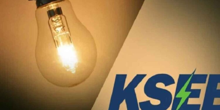 ബില്‍ അടയ്ക്കാത്തതിന് കണക്ഷന്‍ വിച്ഛേദിക്കാന്‍ എത്തിയ ഉദ്യോ​ഗസ്ഥരെ കല്ലെറിഞ്ഞ് പരിക്കേൽപിച്ചു ; കോഴിക്കോട് ഒരാൾ കസ്റ്റഡിയിൽ