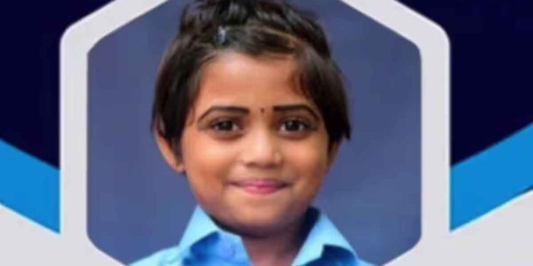 പാലക്കാട് സ്കൂൾ ബസ് ഇടിച്ച് ചികിത്സയിലായിരുന്ന 6 വയസുകാരി മരിച്ചു