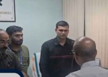 സര്‍ട്ടിഫിക്കറ്റ് നല്‍കുന്നതിന് കൈക്കൂലി ; കൊച്ചിയില്‍ അസിസ്റ്റന്റ് ലേബര്‍ കമ്മീഷണര്‍ പിടിയിലായി