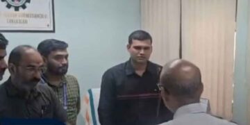 സര്‍ട്ടിഫിക്കറ്റ് നല്‍കുന്നതിന് കൈക്കൂലി ; കൊച്ചിയില്‍ അസിസ്റ്റന്റ് ലേബര്‍ കമ്മീഷണര്‍ പിടിയിലായി