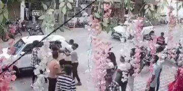 ഭാര്യയുടെ മുന്നിൽ വച്ച് അങ്കിളെന്ന് കടക്കാരൻ വിളിച്ചു ; ടെക്സ്റ്റൈൽ ഉടമക്ക് മർദ്ദനം