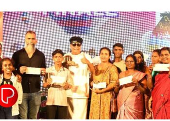 ബോചെ ടീ ലക്കി ഡ്രോ; 6 പേര്‍ക്ക് 10 ലക്ഷം രൂപ സമ്മാനിച്ചു; കോഴിക്കോട് ബീച്ചില്‍ നടന്ന പരിപാടിയില്‍ ബോചെ ചെക്കുകള്‍ വിതരണം ചെയ്തു