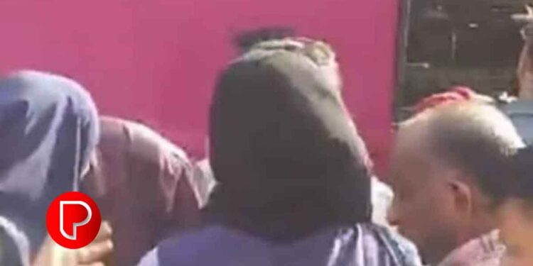 പേരാമ്പ്രയിൽ വിദ്യാർത്ഥികൾ കയറുന്നതിനിടെ ബസ് മുന്നോട്ട് നീങ്ങി, 13 വയസ്സുകാരി കഷ്ടിച്ച് രക്ഷപ്പെട്ടു