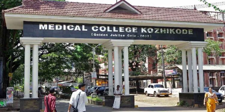 കോഴിക്കോട് മെഡിക്കൽ കോളേജിൽ ചികിത്സ വൈകി രോ​ഗി മരിച്ചെന്ന് പരാതി