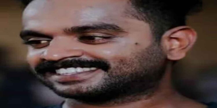 തൃശ്ശൂരിൽ ടാറിങ് അവശിഷ്ടങ്ങളില്‍ ബെക്ക് ഇടിച്ച് അപകടം; യുവാവിന് ദാരുണാന്ത്യം