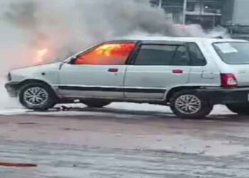 വടകരയിൽ ഓടിക്കൊണ്ടിരുന്ന കാറിന് തീപിടിച്ചു ; ഓടിച്ചിരുന്നയാൾ രക്ഷപ്പെട്ടത് തലനാരിഴക്ക്