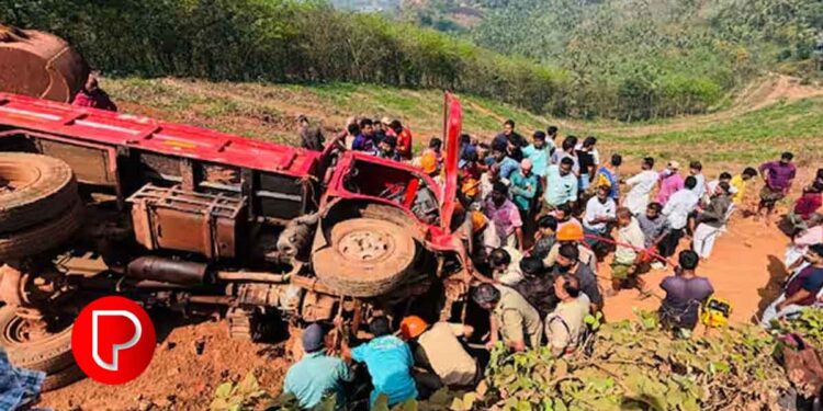 കറുത്തപറമ്പിൽ ചെങ്കല്‍ ക്വാറിയില്‍ ലോറി മറിഞ്ഞ് അപകടം; ഡ്രൈവർക്കും തൊഴിലാളിക്കും പരിക്ക്