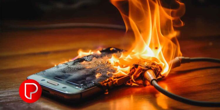 ചാർജ് ചെയ്യുന്നതിനിടെ സ്മാർട്ട്‌ഫോൺ പൊട്ടിത്തെറിച്ചു; സംഭവം കുന്ദമംഗലത്ത്