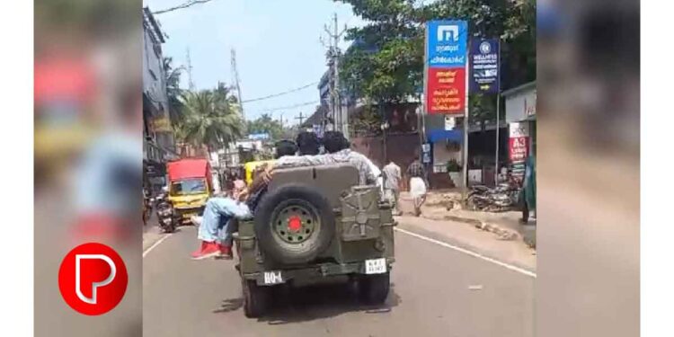 നരിക്കുനിയില്‍ കൈകാലുകള്‍ പുറത്തേക്കിട്ട് തുറന്ന ജീപ്പില്‍ യുവാക്കളുടെ അപകടകരമായ യാത്ര