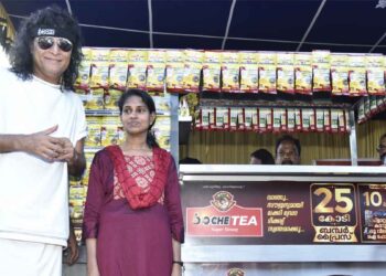 വിജിനയ്ക്ക് ബോചെയുടെ ‘ടീവണ്ടി’; ഇനി മഴയും വെയിലും കൊള്ളാതെ ചായയും ചായപൊടിയും വില്‍ക്കാം