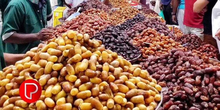 വലിയങ്ങാടിയിൽ നോമ്പുകാലത്ത് ഈത്തപ്പഴ വിപണി രാത്രിയും സജീവം