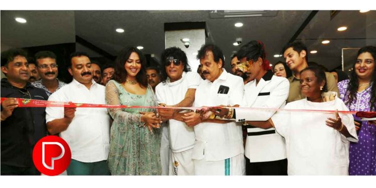 ബോബി ചെമ്മണൂര്‍ ഇന്റര്‍നാഷണല്‍ ജ്വല്ലേഴ്‌സിന്റെ കാസര്‍ഗോഡ് ഷോറൂം ഉദ്ഘാടനം ചെയ്തു