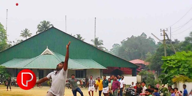 തോട്ടുമുക്കത്ത് പ്രാദേശിക ക്രിക്കറ്റ് ടൂര്ണമെന്റില് കാണികളുടെ മനം കവര്ന്ന് അതിഥി തൊഴിലാളികളുടെ ടീം