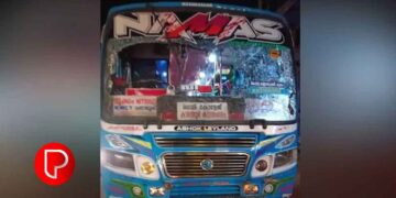 സമയത്തെചൊല്ലിയുള്ള തര്‍ക്കം: കളൻതോട് വെച്ച് ബസിന്റെ ഗ്ലാസ് അടിച്ചു തകര്‍ത്തു; രണ്ട് യാത്രക്കാര്‍ക്ക് പരിക്ക്