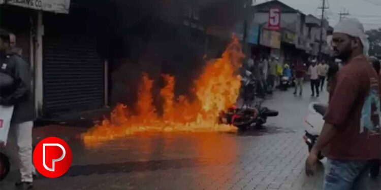 കോഴിക്കോട് പാളയത്ത് ബൈക്കിന് തീ പിടിച്ചു