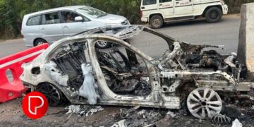 കോഴിക്കോട് ഡിവൈഡറിൽ ഇടിച്ച് കാർ കത്തി