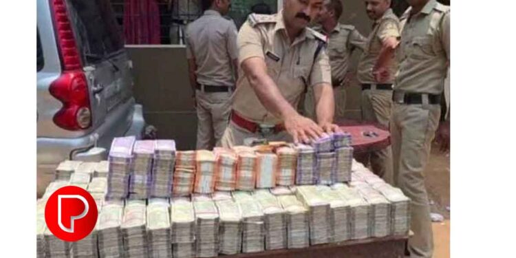 എളേറ്റിൽ വട്ടോളിയിൽ രേഖകളില്ലാതെ കടത്തുകയായിരുന്ന 4 കോടിയോളം രൂപ പിടികൂടി