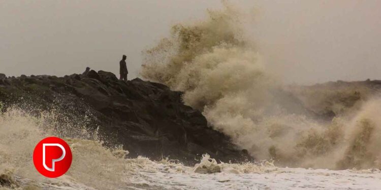 വെള്ളയില്‍ പുലിമുട്ടില്‍ ഇടിച്ച്‌ വള്ളം മറിഞ്ഞു; ഒരു മരണം