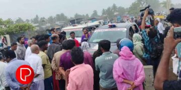 തട്ടുകടകൾ ഒഴിപ്പിച്ച് അധികൃതർ ഒഴിപ്പിച്ച് ലോറികളിൽ കൊണ്ടുപോയി; കോഴിക്കോട് സൗത്ത് ബീച്ചിൽ പ്രതിഷേധം