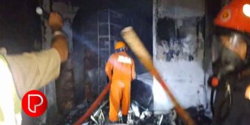 മാവൂരില്‍ വാഹന ഷോറൂമിൽ വന്‍ തീപിടിത്തം; മുഴുവന്‍ ഇരുചക്ര വാഹനങ്ങളും കത്തി നശിച്ചു