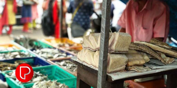 മീന്‍ കിട്ടാതായപ്പോള്‍ വിലകൂടിയത് ഇറച്ചിക്കും പച്ചക്കറിക്കും മാത്രമല്ല; ഉണക്കമീനിനും പ്രിയമേറുന്നു