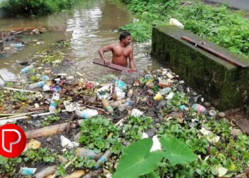 കുറ്റികടവ് ചെറുപുഴയിൽ മാലിന്യം; വെള്ളത്തിന് നിറം മാറ്റം