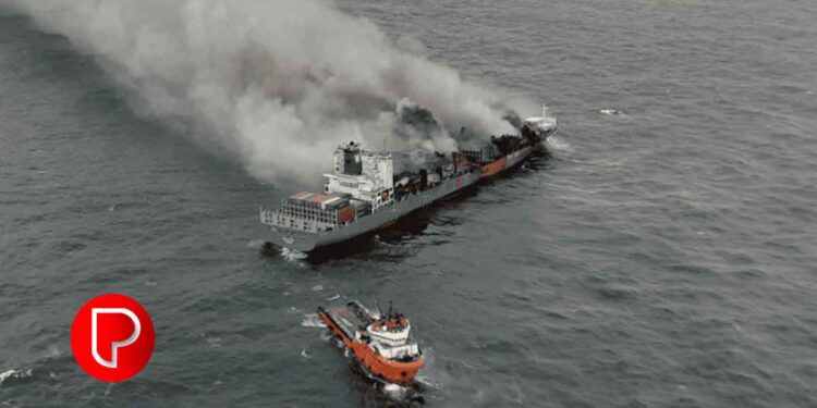 തീയണയാതെ വാൻ ഹായ്; ഒരുമാസമായി ഒഴുകി നടന്ന് കത്തുന്നു, ആദ്യം പൊന്നാനി തീരത്തേക്ക്, ജൂണ്‍ 30-ഓടെ ഇന്ത്യയുടെ എക്സ്ക്ലൂസീവ് ഇക്കണോമിക് സോണ്‍ കടന്നു