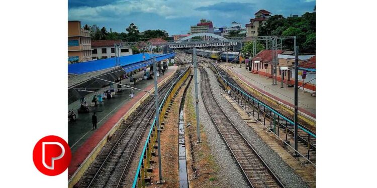 റെയിൽവേ ലഗേജ് ബുക്കിങ്ങിൽ ക്രമക്കേട്; കോഴിക്കോട്ട് രണ്ട് റെയിൽവേ ഉദ്യോഗസ്ഥരെ പിരിച്ചുവിട്ടു