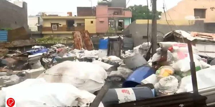 കനത്ത മഴയിൽ ക്ഷേത്രമതിൽ മതിൽ ഇടിഞ്ഞുവീണ് ഒരുകുടുംബത്തിലെ ഏഴുപേർക്ക് ദാരുണാന്ത്യം