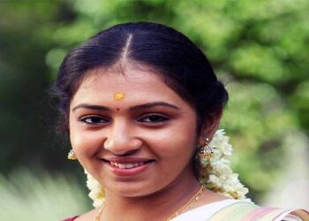 ഐടി ജീവനക്കാരനെ കാര്‍ തടഞ്ഞ് തട്ടിക്കൊണ്ടുപോവുകയും മര്‍ദിച്ച് വഴിയില്‍ ഉപേക്ഷിക്കുകയുംചെയ്ത കേസ്‌ ; നടി ലക്ഷ്മി മേനോന്‍ ഒളിവിൽ