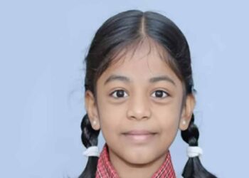 അച്ഛനോടൊപ്പം സ്കൂട്ടറിൽ സ്കൂളിലേക്കു പോകുന്നതിനിടെ റോഡിലേക്ക് തെറിച്ച് വീണ രണ്ടാം ക്ലാസ് വിദ്യാർഥിനിക്ക് ദാരുണാന്ത്യം