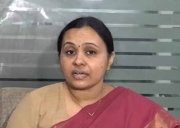 രണ്ടു മാസമായി ശമ്പളമില്ല; മഞ്ചേരി മെഡിക്കൽ കോളജിലെത്തിയ മന്ത്രിയോട് നേരിട്ട് കുടിശിക ചോദിച്ചു ;കേസെടുത്ത് പോലീസ്