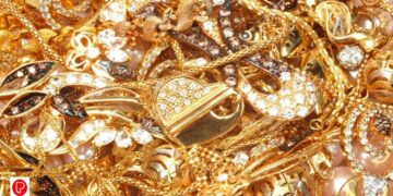 സ്വന്തം വീട്ടിൽ നിന്ന് യുവതി മോഷ്ടിച്ചത് 10 ലക്ഷത്തിന്റെ ആഭരണം ; മകളുടെ കാമുകനൊപ്പം ജീവിക്കാൻ