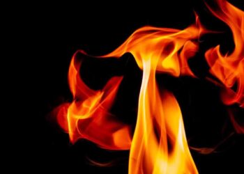 ആലപ്പുഴയിൽ യുവതിയെ പെട്രോളൊഴിച്ച് തീകൊളുത്തി കൊലപ്പെടുത്താന്‍ ശ്രമം, അയല്‍വാസി കസ്റ്റഡിയില്‍