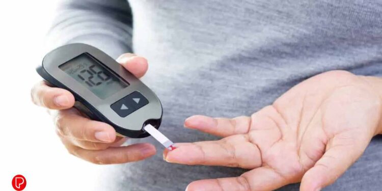 രക്തത്തിലെ പഞ്ചസാരയുടെ അളവ് വീട്ടിൽ തന്നെ ഭക്ഷണത്തിലൂടെ നിയന്ത്രിക്കാവുന്നതാണ്. ഇതെങ്ങനെ എന്നറിയാം.