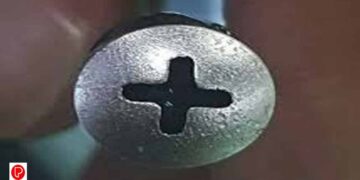 ഹോസ്റ്റലിലെ ശുചിമുറിയിൽ ഒളിക്യാമറ വച്ച യുവതി അറസ്റ്റിൽ ; കാമുകന്റെ നിർബന്ധത്തിനു വഴങ്ങി കാമുകി