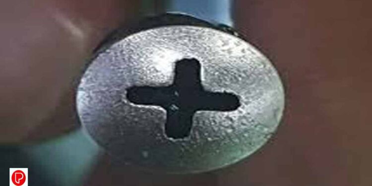 ഹോസ്റ്റലിലെ ശുചിമുറിയിൽ ഒളിക്യാമറ വച്ച യുവതി അറസ്റ്റിൽ ; കാമുകന്റെ നിർബന്ധത്തിനു വഴങ്ങി കാമുകി