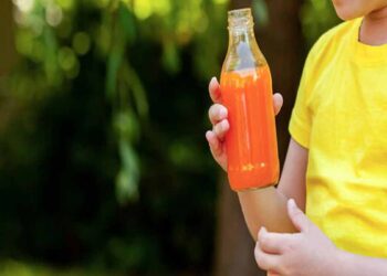 ജ്യൂസാണെന്ന് കരുതി കുളമ്പ് രോഗത്തിനുള്ള മരുന്ന് കഴിച്ച സഹോദരങ്ങൾ ആശുപത്രിയിൽ.