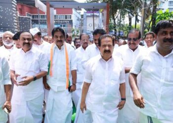 ഫോട്ടോ വിവാദം: സുബ്രഹ്‌മണ്യനെ അറസ്റ്റ് ചെയ്ത് വിട്ടയച്ചു; യുഡിഫ് ശക്തമായ പ്രതിഷേധവുമായി മുന്നോട്ട്