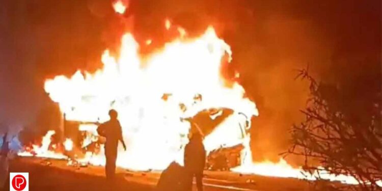 ചിത്രദുർഗയിൽ കണ്ടെയ്നർ ലോറിയും ബസും കൂട്ടിയിടിച്ച് 9 പേർക്ക് ദാരുണാന്ത്യം